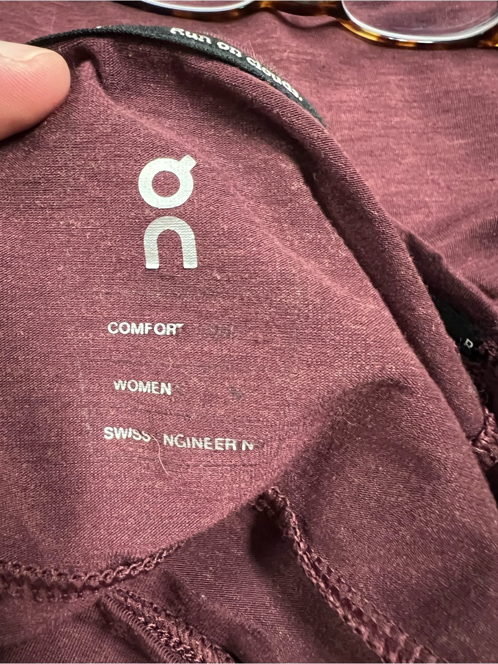ON Running Womens Burgundy Long Sleeve Quick Drying Scoop Neck Long T Size M - Picture 6 of 6